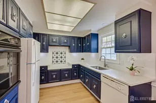 19 Rossmooor Dr, Monroe Township, NJ 08831 - Photo 12