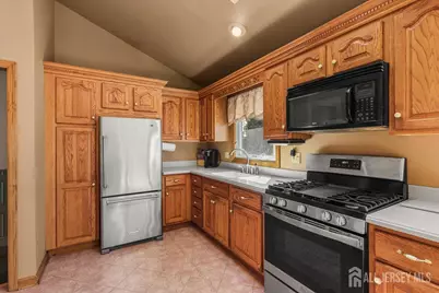 65 Hunter Lane, Woodbridge Township, NJ 07095 - Photo 8