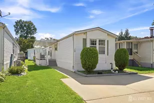 12 Twain Rd, North Brunswick Township, NJ 08902 - Photo 2