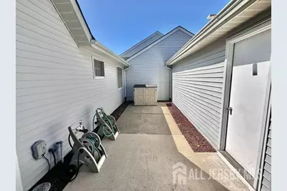589 Madison Drive #B, Monroe Township, NJ 08831 - Photo 4