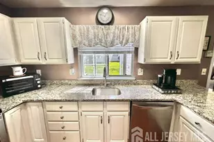 589 Madison Dr, Monroe Township, NJ 08831 - Photo 14