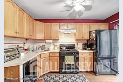 603 Holly Drive, Perth Amboy, NJ 08861 - Photo 8