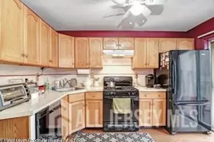603 Holly Dr, Perth Amboy, NJ 08861 - Photo 8