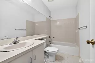 32 Crabapple Ln, Franklin Township, NJ 08823 - Photo 10