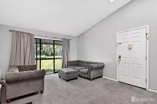 32 Crabapple Ln, Franklin Township, NJ 08823 - Photo 4