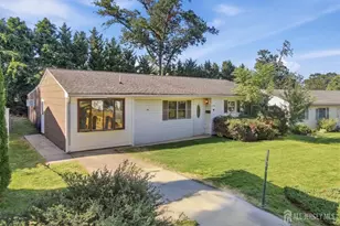 11 Georgetown Rd, Sayreville, NJ 08859 - Photo 2