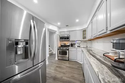 305 Michaels Court, Woodbridge Township, NJ 07095 - Photo 14