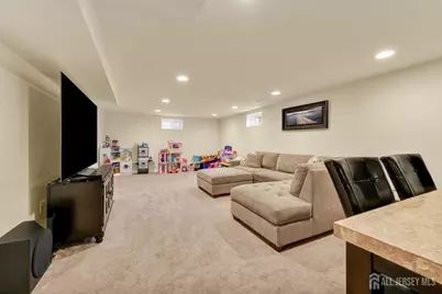 555 E Washington Avenue E, Woodbridge Township, NJ 07095 - Photo 16