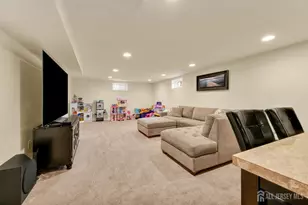 555 E Washington Ave E, Woodbridge Township, NJ 07095 - Photo 16