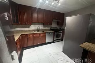 81 Woodmere Dr, Sayreville, NJ 08859 - Photo 2