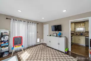 555 E Maple Ave E, Woodbridge Township, NJ 07095 - Photo 14