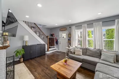 555 E Maple Avenue E, Woodbridge Township, NJ 07095 - Photo 6