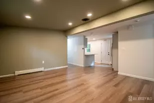 21 Keats Rd, North Brunswick Township, NJ 08902 - Photo 2