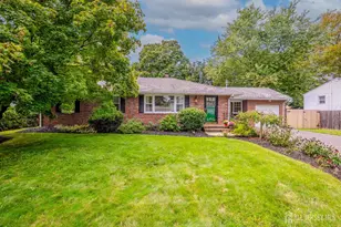113 Springcrest Dr, Hightstown, NJ 08520 - Photo 1