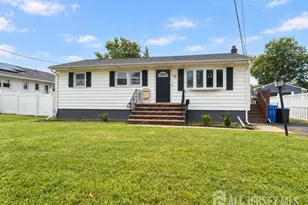 125 Rock Ln, Middlesex, NJ 08846 - Photo 1