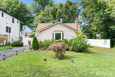39 Salem Place, Aberdeen Township, NJ 07721 - Photo 2