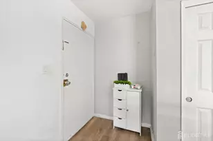 32 Woodedge Ave, Edison, NJ 08817 - Photo 4
