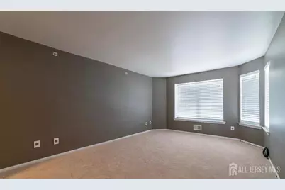 716 Harbortown Boulevard, Perth Amboy, NJ 08861 - Photo 10