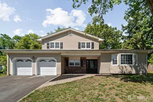 41 Oakwood Dr, Sayreville, NJ 08859 - Photo 1