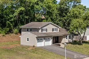 41 Oakwood Dr, Sayreville, NJ 08859 - Photo 2