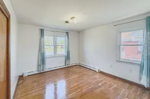 19 Holmes St, Carteret, NJ 07008 - Photo 2