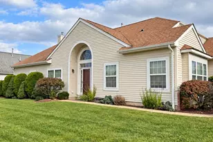 274 Valencia Dr, Monroe Township, NJ 08831 - Photo 2