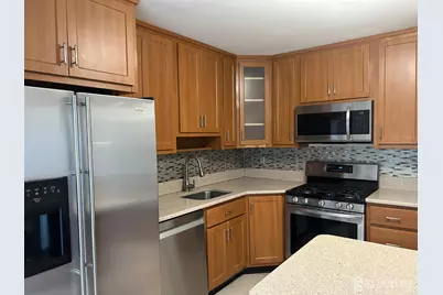 28 Renaissance Lane, New Brunswick, NJ 08901 - Photo 2