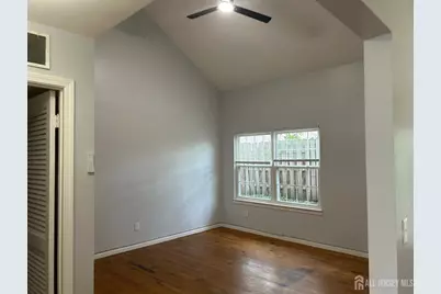 28 Renaissance Lane, New Brunswick, NJ 08901 - Photo 6