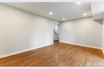273 W Indiana Avenue, Iselin, NJ 08830 - Photo 20