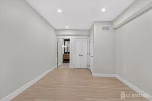 810 N 2nd Ave, Highland Park, NJ 08904 - Photo 10