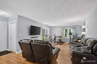 51 Woodmere Drive, Sayreville, NJ 08859 - Photo 4