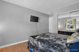 51 Woodmere Dr, Sayreville, NJ 08859 - Photo 18