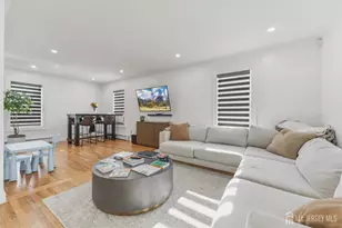 233 Grove St, Woodbridge Township, NJ 0709 - Photo 4