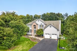 74 MacFarlane Cir, Monroe Township, NJ 08831 - Photo 2