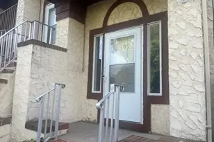 109 Michaels Ct, Woodbridge Township, NJ 07095 - Photo 2
