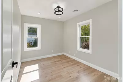 [Address not provided], Woodbridge Township, NJ 07095 - Photo 18
