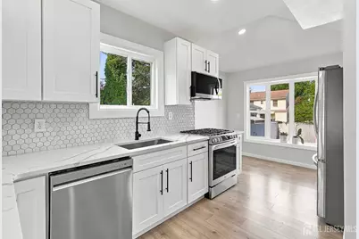[Address not provided], Woodbridge Township, NJ 07095 - Photo 12
