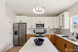 8 Somerset St, Carteret, NJ 07008 - Photo 10