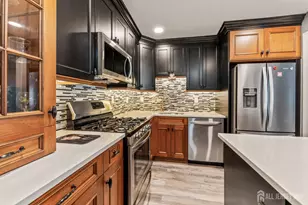271 Kempsey Dr, North Brunswick Township, NJ 08902 - Photo 4