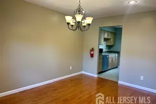 7 Heritage Square, Sayreville, NJ 08872 - Photo 6