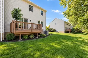 10 Snowflake Ln, Edison, NJ 08820 - Photo 2