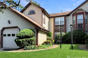 3 Edinburgh Dr, Monroe Township, NJ 08831 - Photo 1