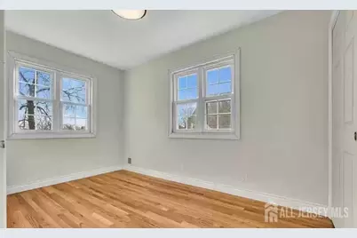 580 Garden Avenue, Woodbridge Township, NJ 07095 - Photo 4