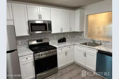 204 Forsythia Lane, Englishtown, NJ 07726 - Photo 4