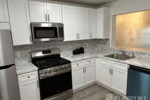 204 Forsythia Ln, Englishtown, NJ 07726 - Photo 4
