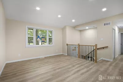 470 E Taunton Avenue E, Berlin Bor, NJ 08091 - Photo 4