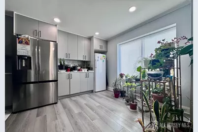 29 Farnham Square, Sayreville, NJ 08859 - Photo 4