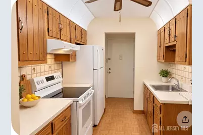 147 Amberley Drive #G, Manalapan Township, NJ 07726 - Photo 4