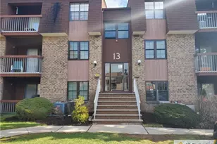 147 Overlook Ct, Woodbridge Township, NJ 07095 - Photo 1