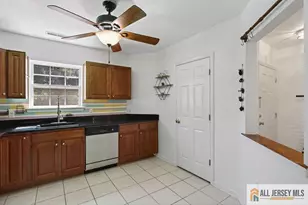 1111 Morning Glory Dr, Monroe Township, NJ 08831 - Photo 8
